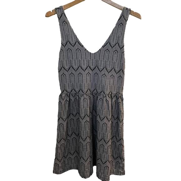 Lucky Brand Women’s Patterned Fit & Flare Dress V-Neck Sleeveless Lined Small - Picture 3 of 9